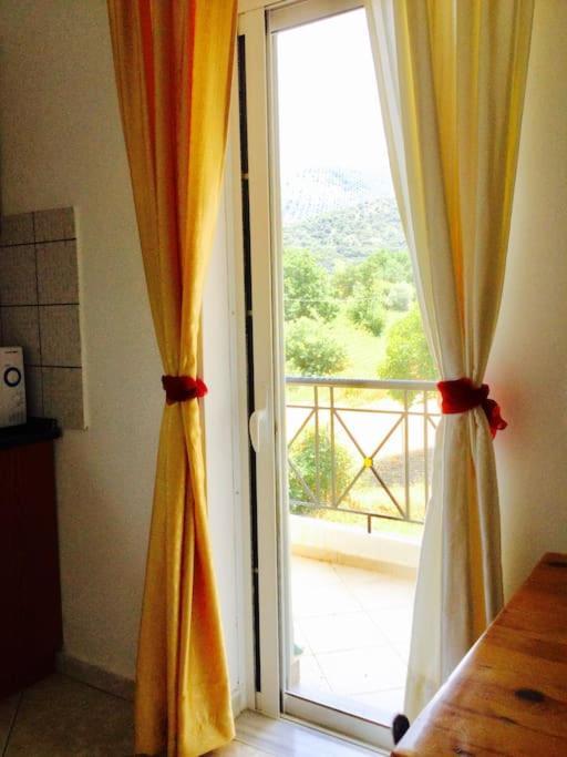 伊古迈尼察Διαμέρισμα Στην Περιοχή Εθνικής Αντίστασης公寓 外观 照片